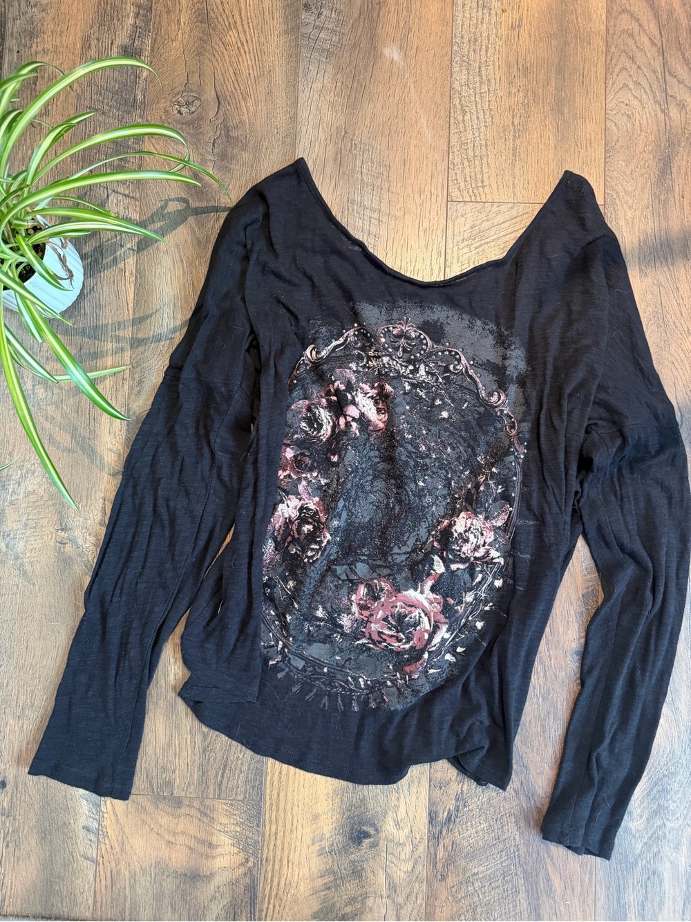 Rock & Republic Black Long-Sleeve Floral Frame Tee